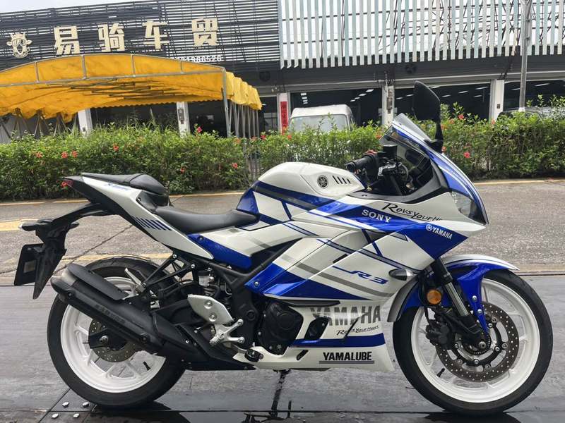 雅马哈 YZF-R3