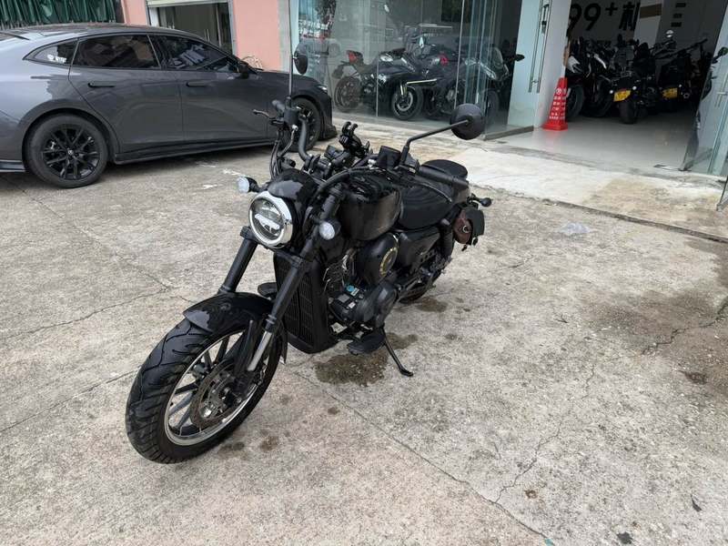 QJMOTOR 闪300S