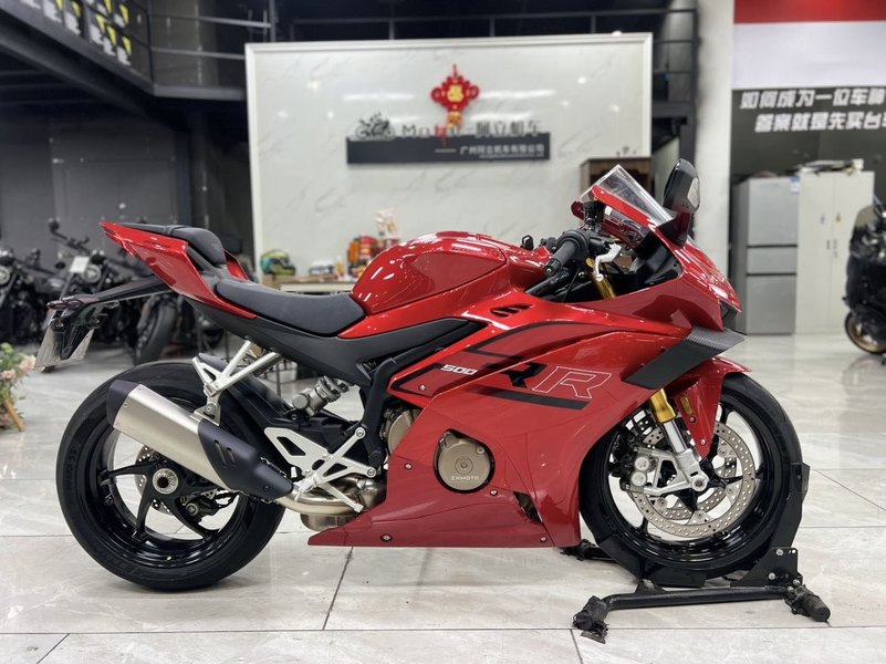 张雪机车 500RR