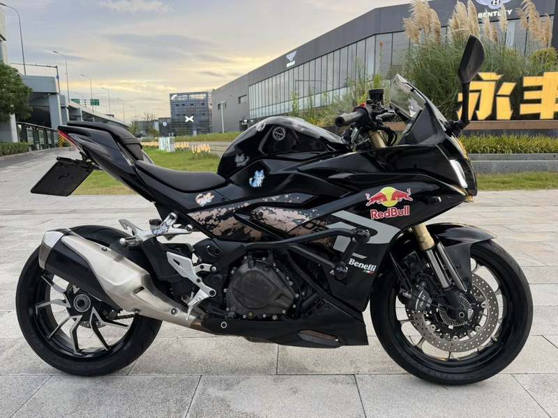 贝纳利 龙卷风 Tornado 402R