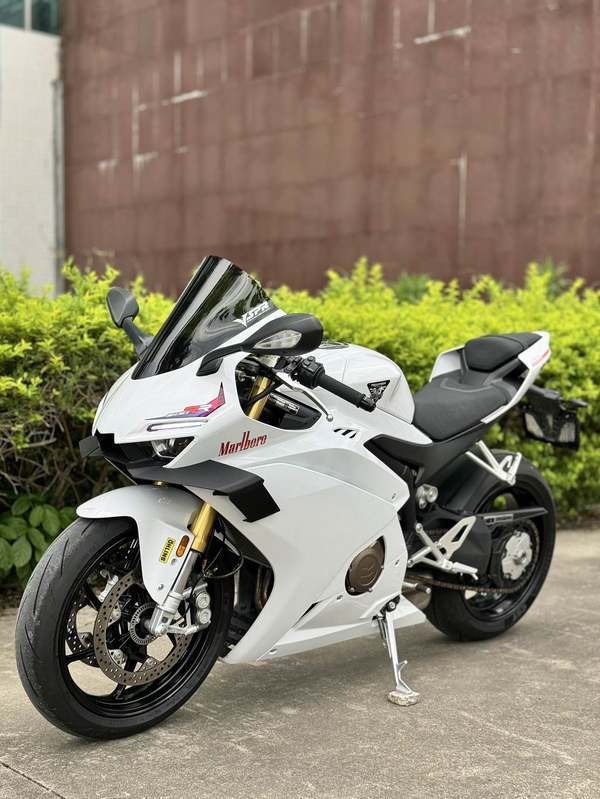 张雪机车 500RR
