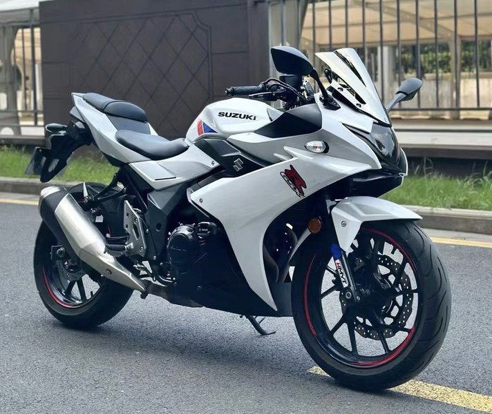 豪爵铃木 GSX250R