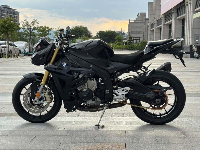 宝马 S 1000 R