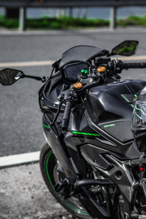 川崎 ZX-4R