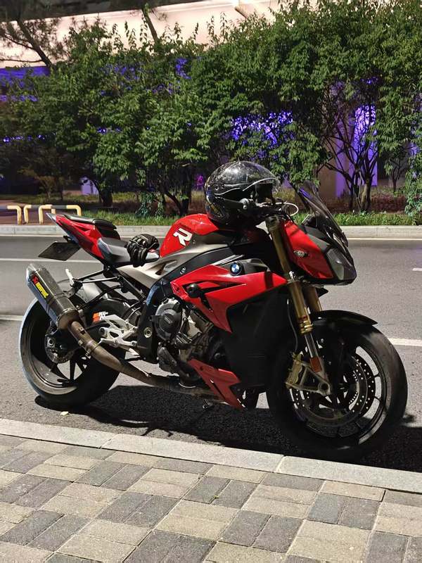 宝马 S 1000 R