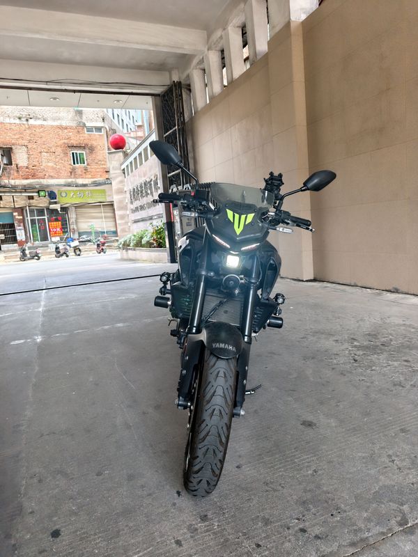 雅马哈 MT-03