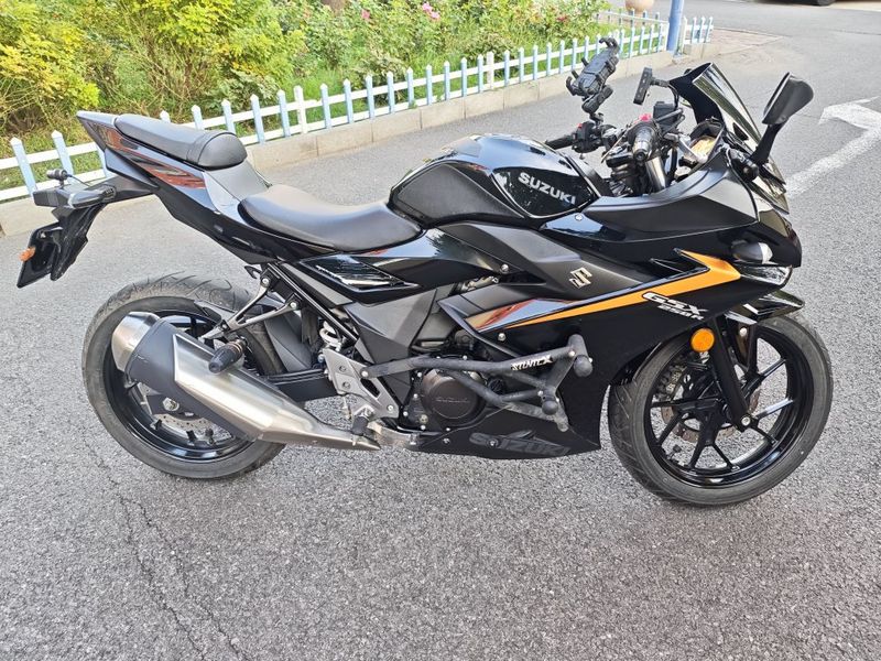 豪爵铃木 GSX250R