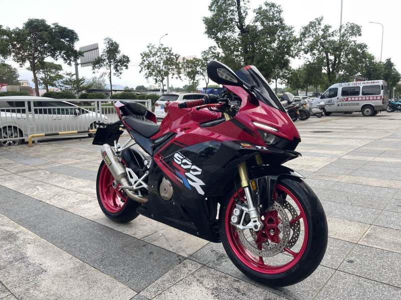 张雪机车 500RR