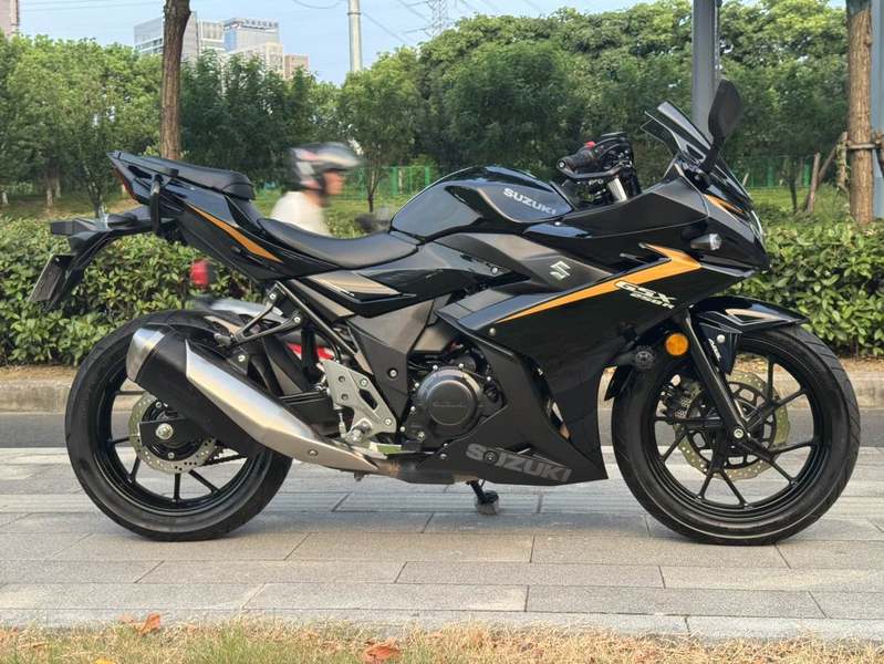 豪爵铃木 GSX250R