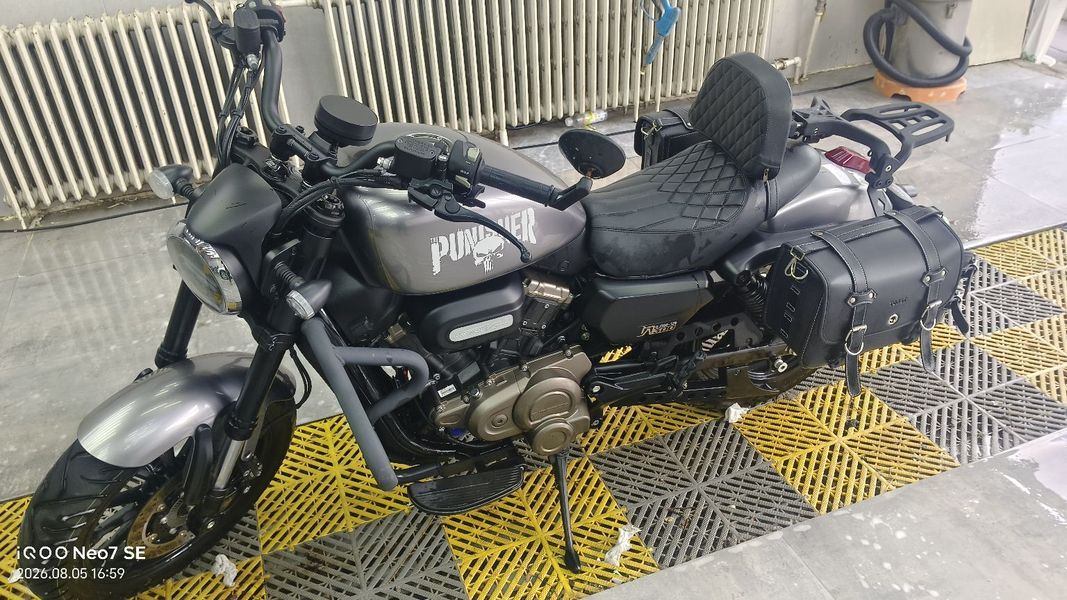 QJMOTOR 闪300S
