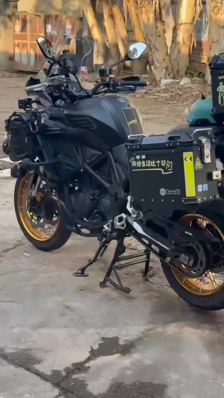 贝纳利 TRK552