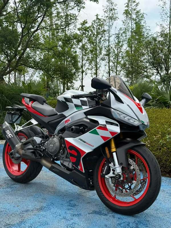 阿普利亚 RS 660 