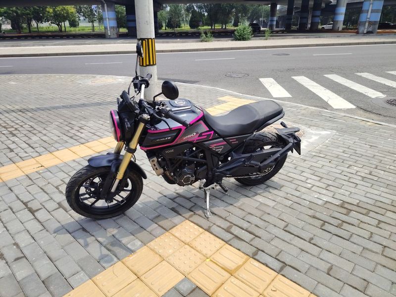 无极 Q250