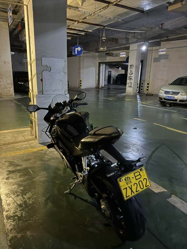 张雪机车 500RR