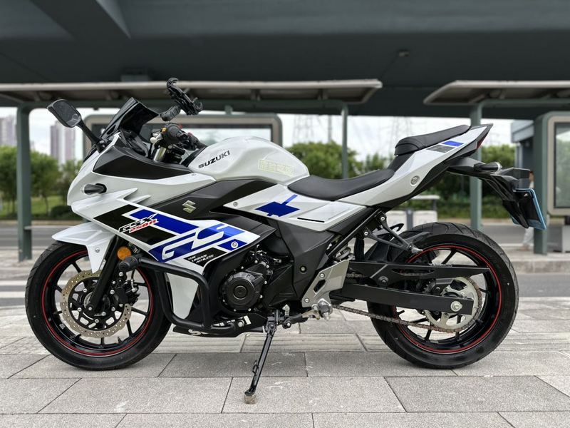 豪爵铃木 GSX250R