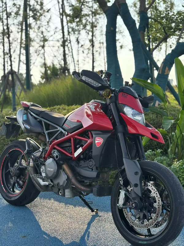 杜卡迪 Hypermotard 950