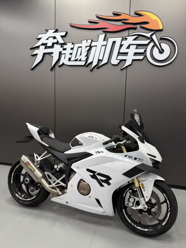张雪机车 500RR