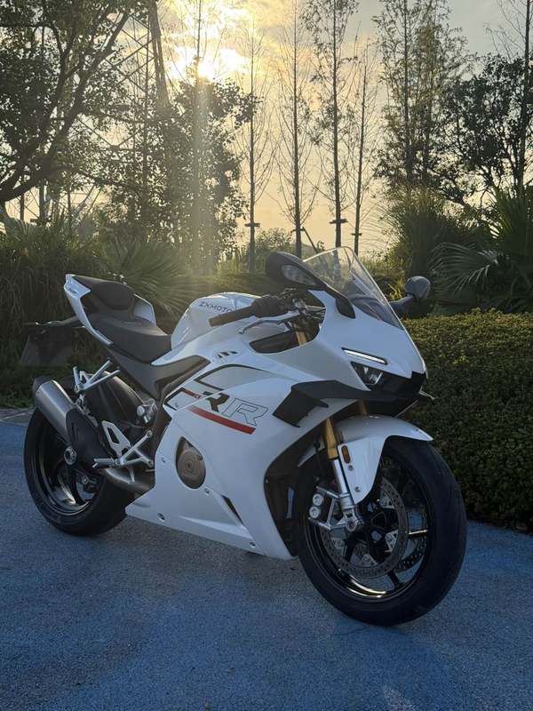张雪机车 500RR