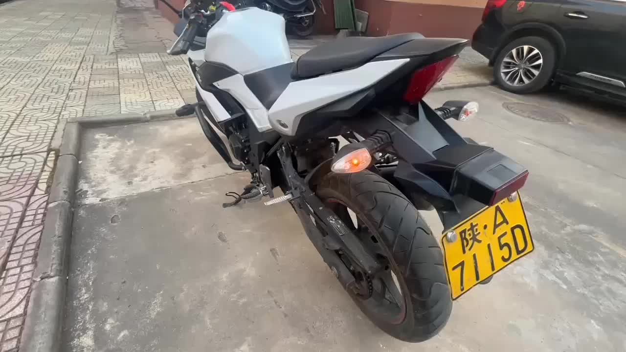 豪爵铃木 GSX250R