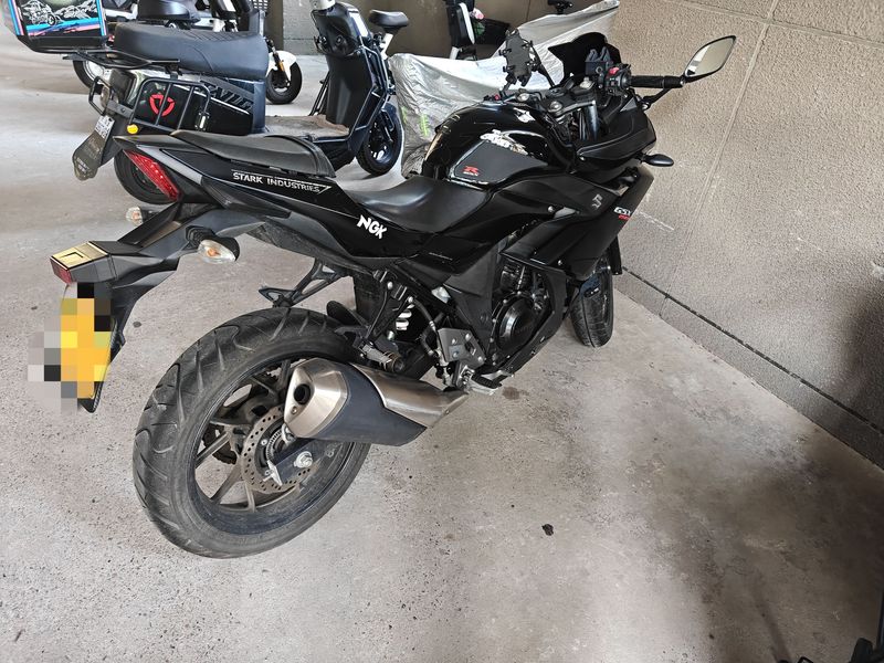 豪爵铃木 GSX250R
