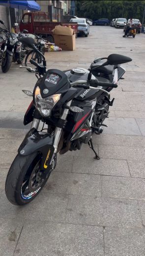 贝纳利 TNT600i