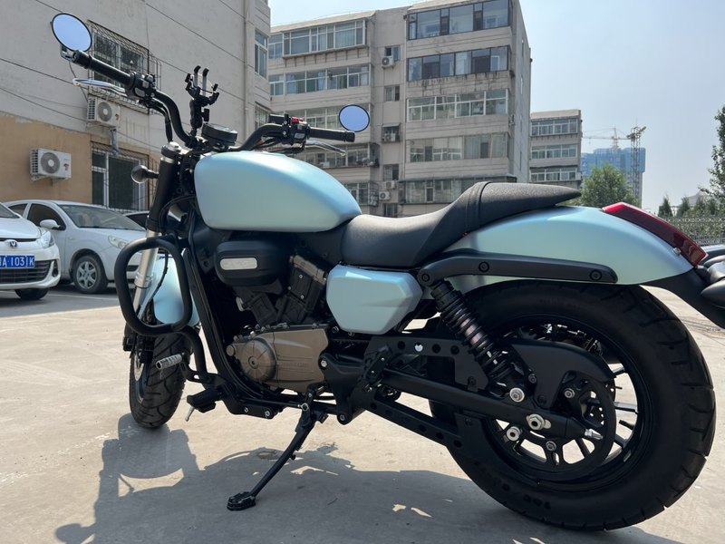 QJMOTOR 闪300S