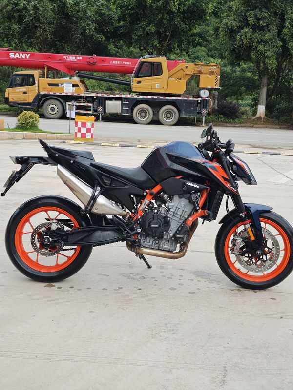 KTMR2R 890 Duke