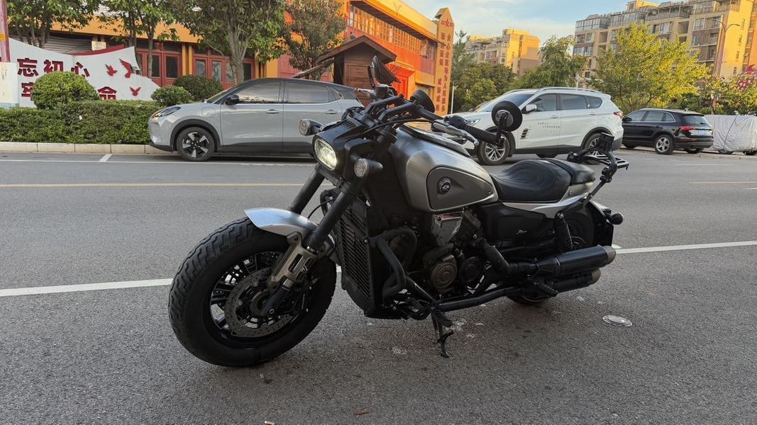QJMOTOR 闪600