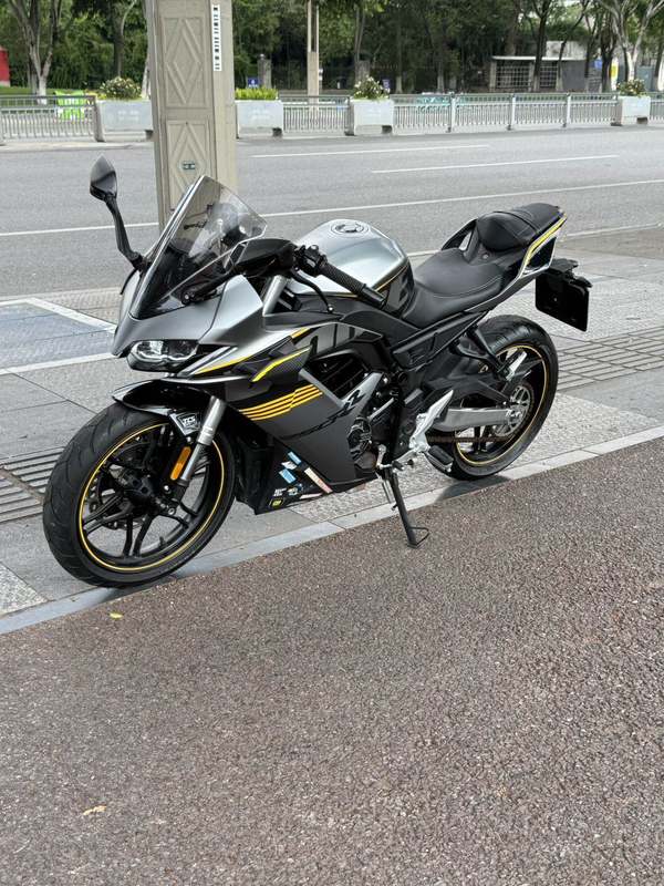 无极 250RR