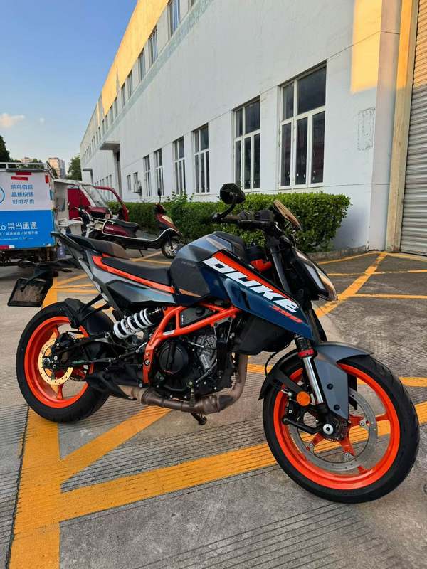 KTMR2R 390 Duke