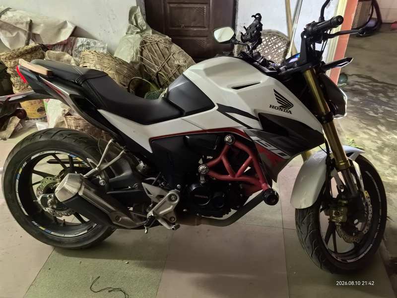 五羊本田 CB190R 暴锋眼