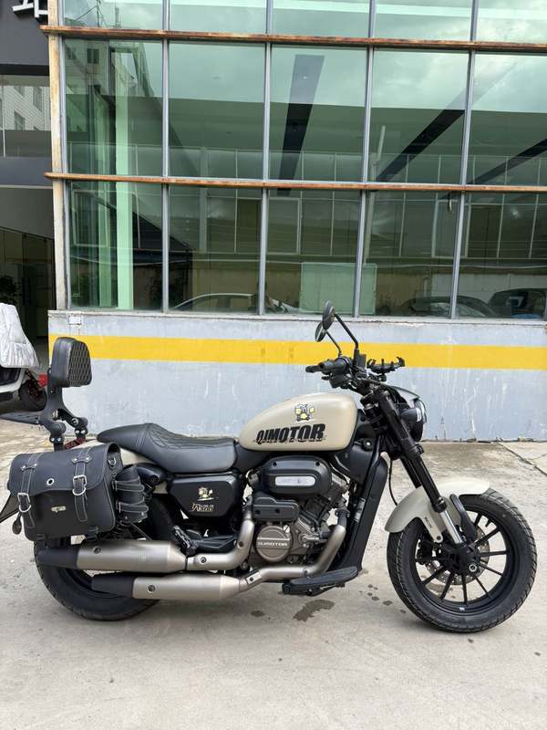 QJMOTOR 闪300S