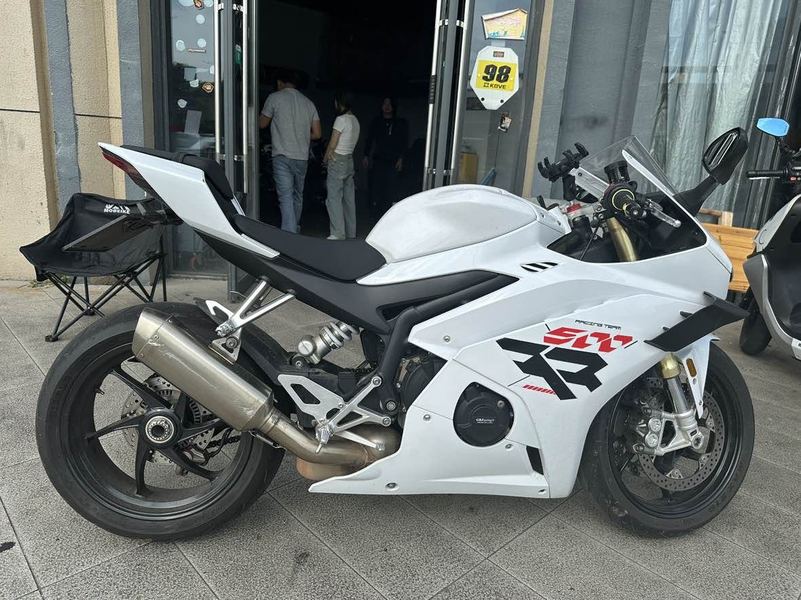 张雪机车 500RR