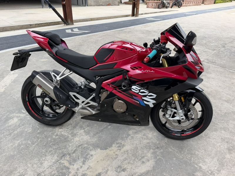 张雪机车 500RR