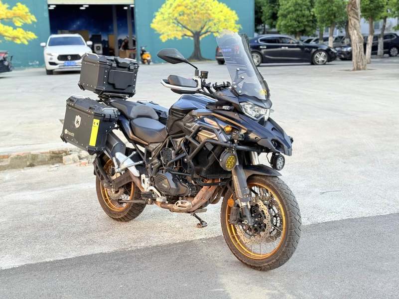 贝纳利 TRK552