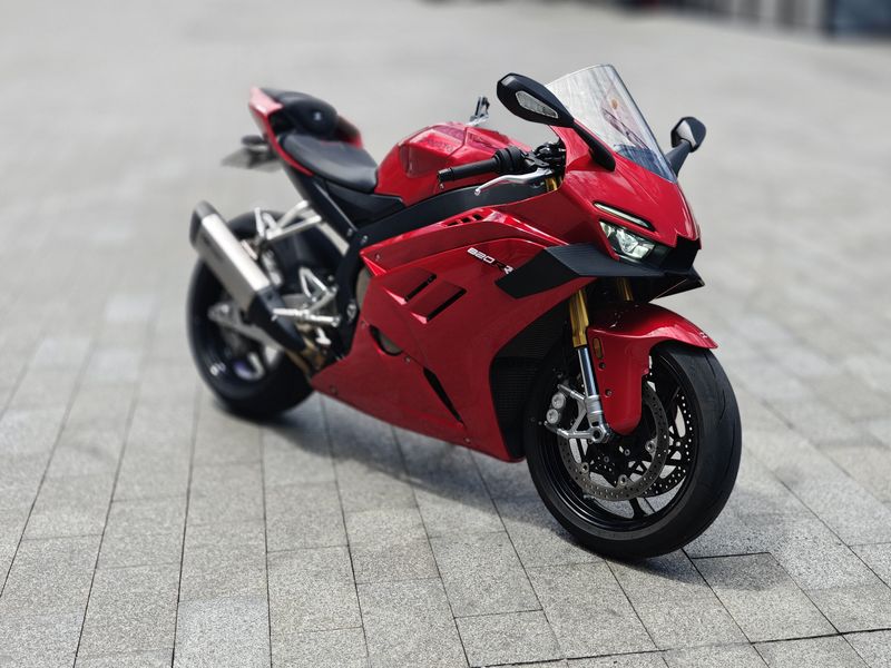 张雪机车 820RR