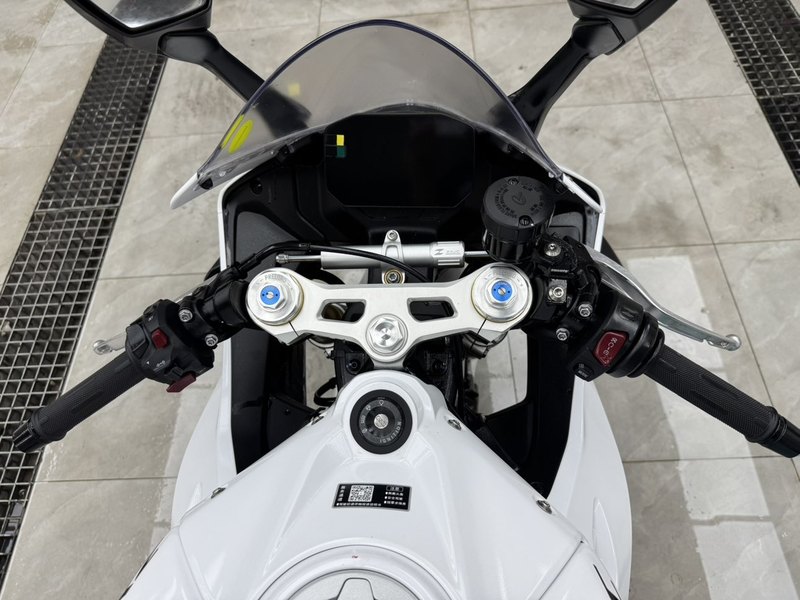 张雪机车 500RR