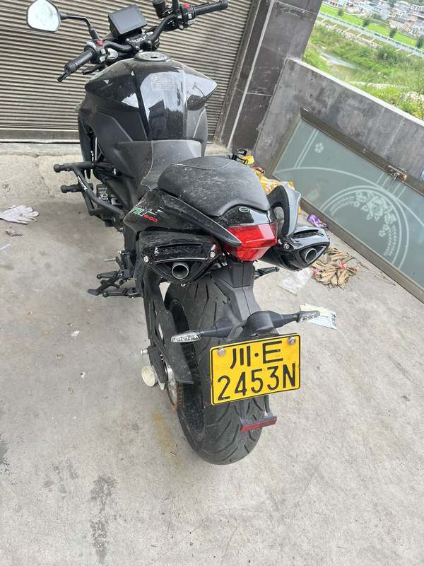 贝纳利 TNT600i