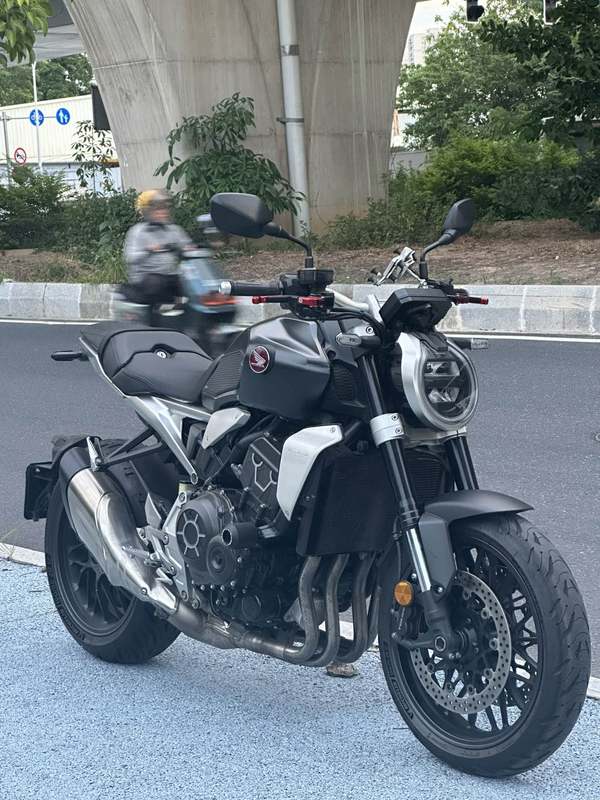 本田DREAMWING CB1000R