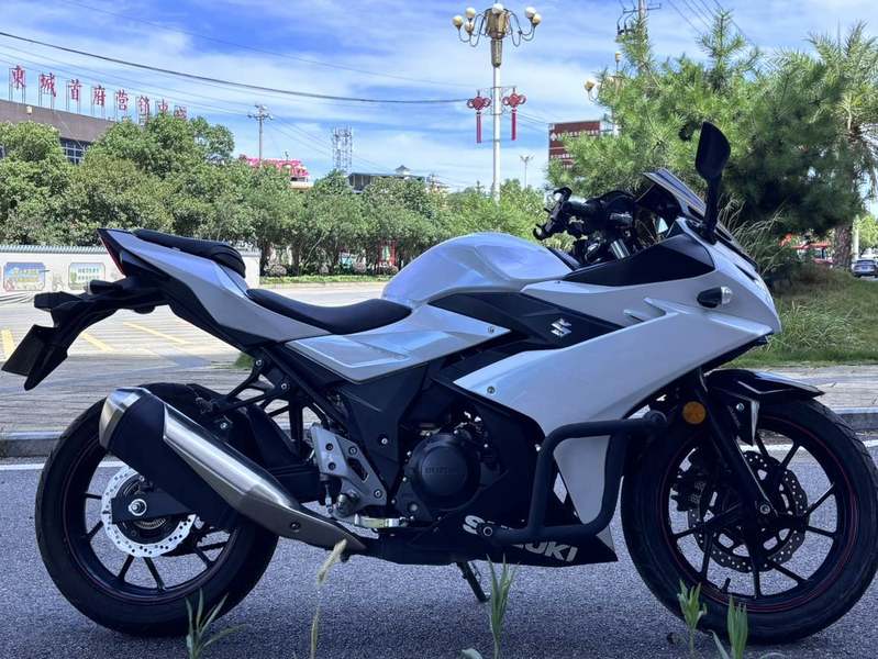 豪爵铃木 GSX250R