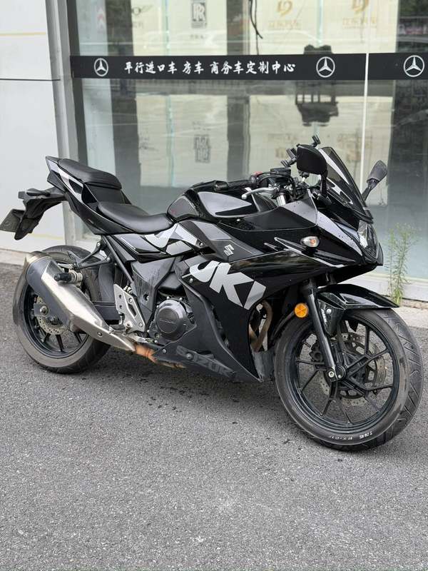 豪爵铃木 GSX250R