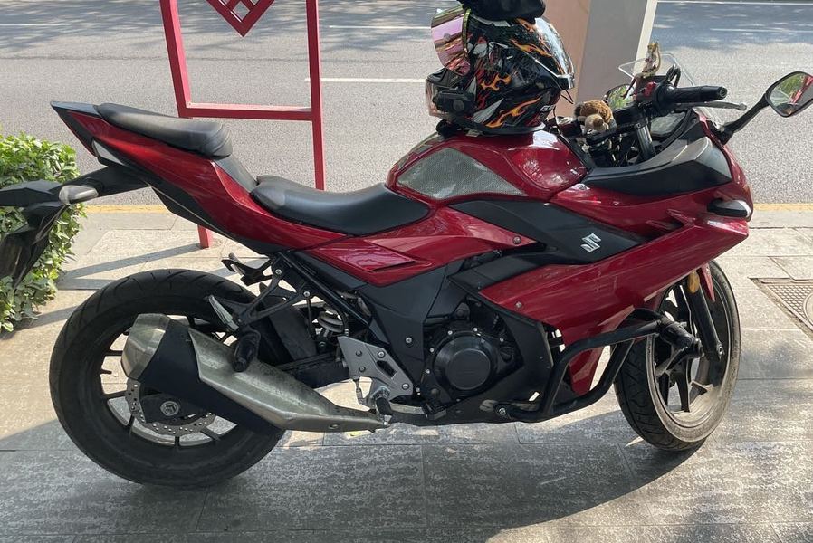豪爵铃木 GSX250R