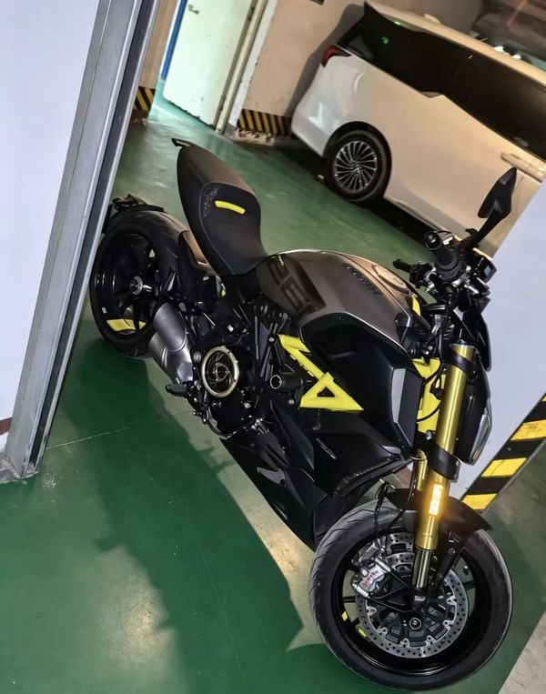 杜卡迪 Diavel 