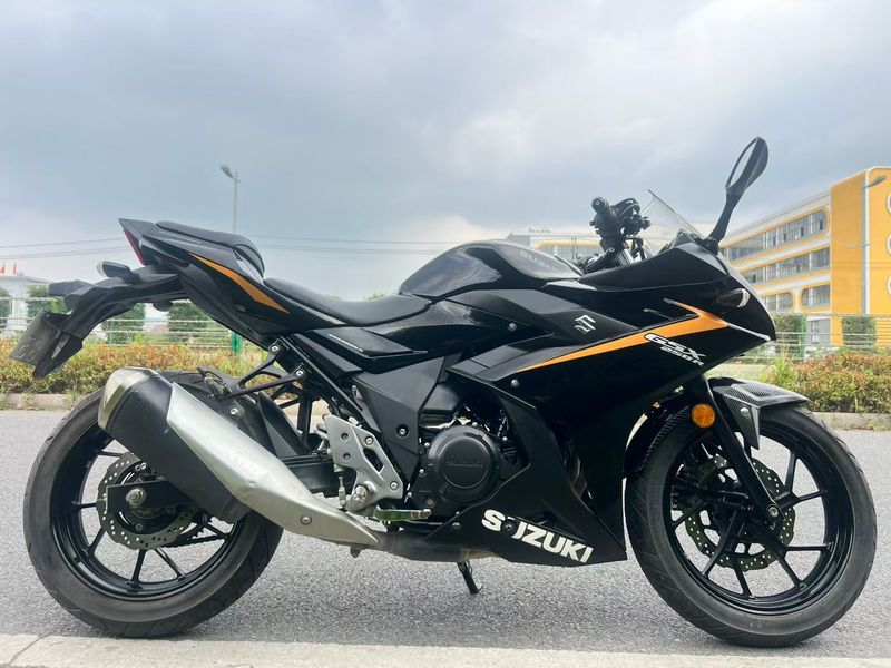 豪爵铃木 GSX250R