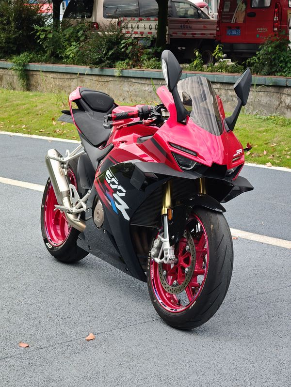 张雪机车 500RR