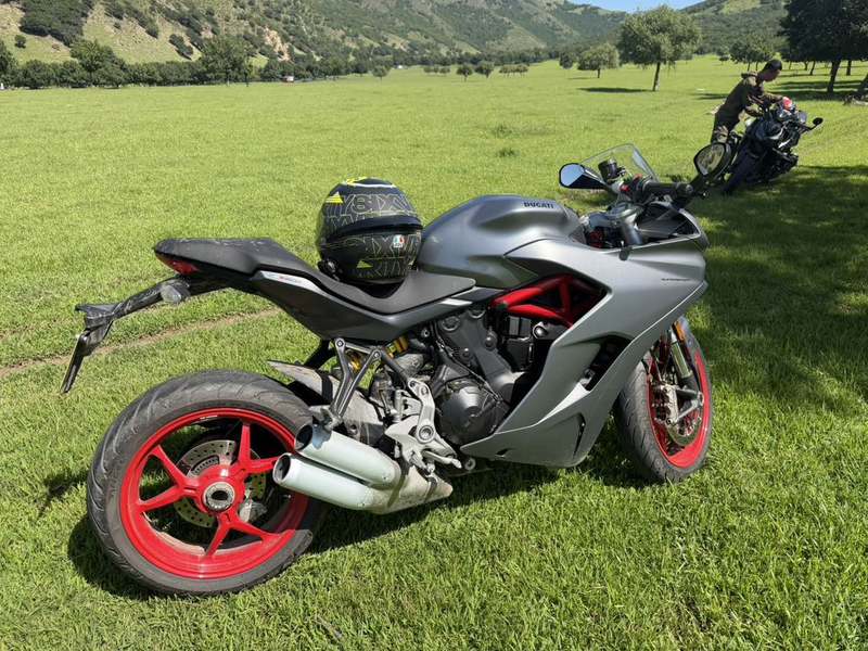 杜卡迪 Hypermotard 939