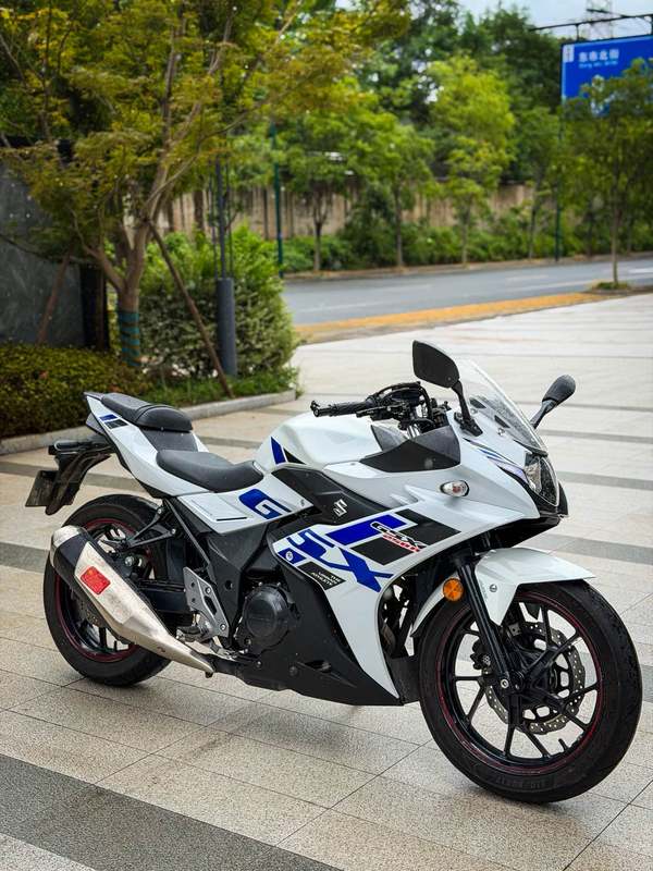豪爵铃木 GSX250R
