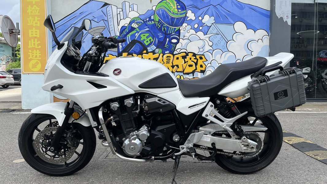 本田DREAMWING CB1300 Super Four