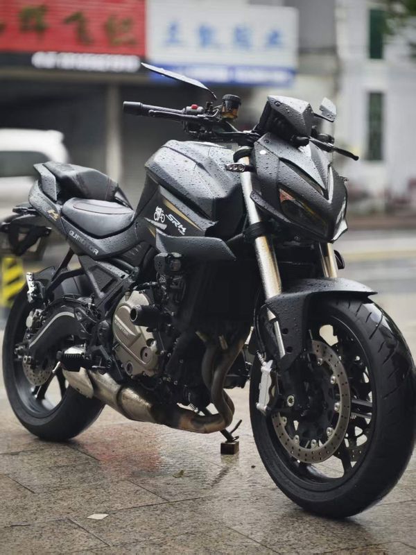 QJMOTOR 追700