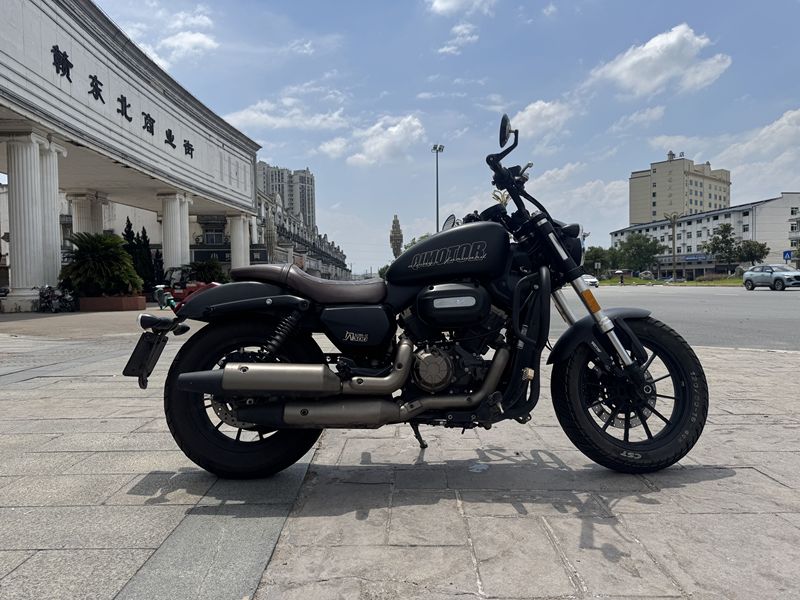 QJMOTOR 闪300S
